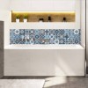Crédence de baignoire motifs géométriques bleus et gris