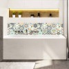 Crédence de baignoire chic motifs tomettes bleues et orange