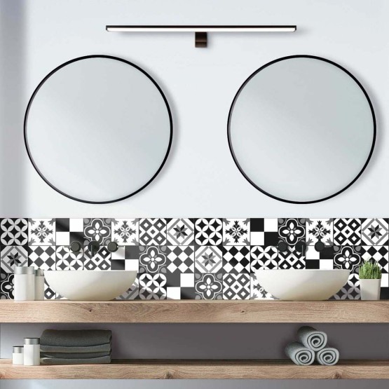 Crédence de salle de bain carreaux de ciment noirs et blancs