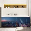 Tablier de baignoire multicolore ville futuriste dans la nuit